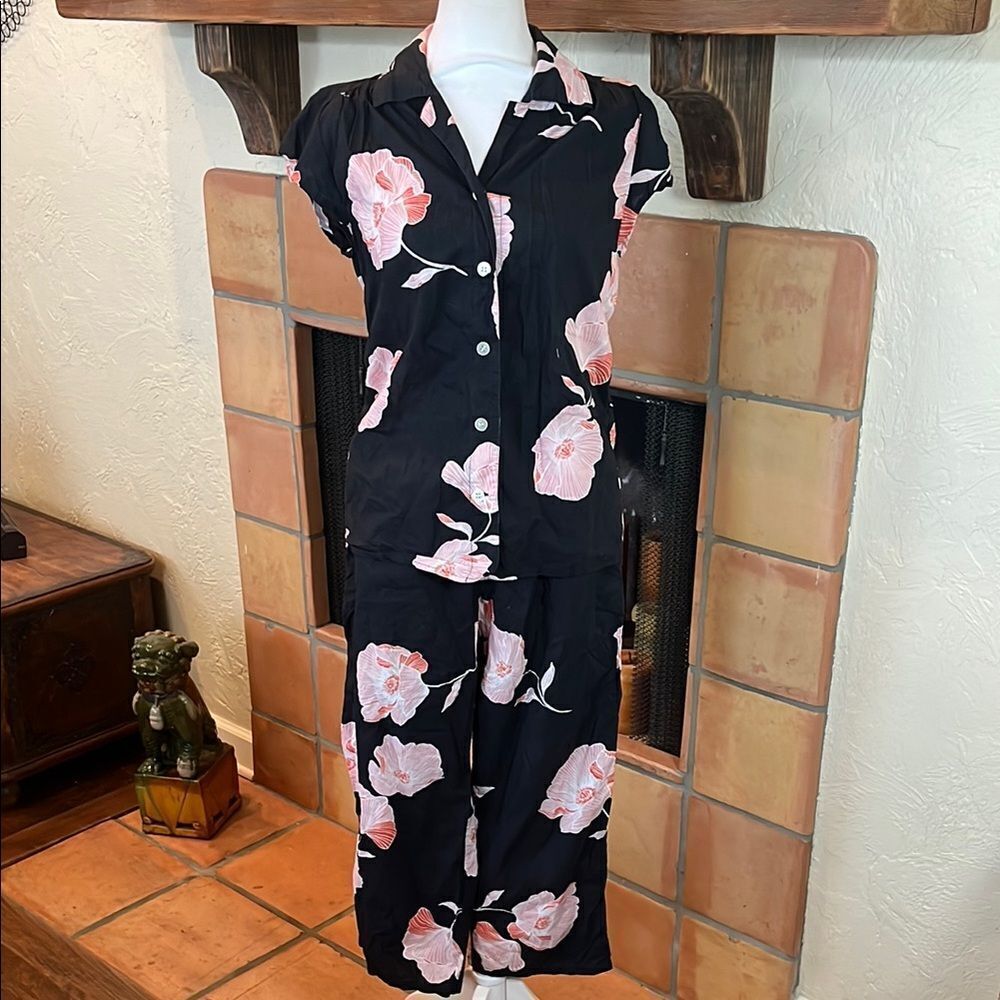 The Cat’s Pajamas Black and Pink Luxe Pima Cropped Pajama Set, size S